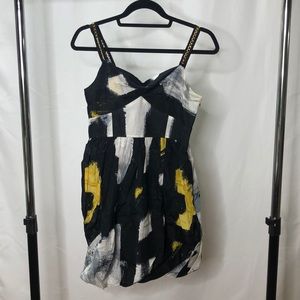 Cute poofy mini dress with artsy brush stroke design
